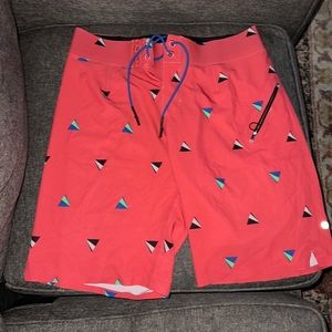 LULULEMON El Currant Board Shorts size 32